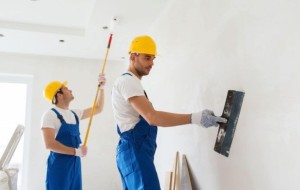 Реставраційні внутрішні роботи після туристичного сезону в готелях на побережжі Хорватії.